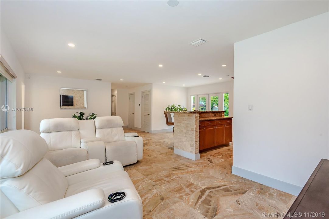 Recently Sold: $750,000 (4 beds, 2 baths, 1640 Square Feet)