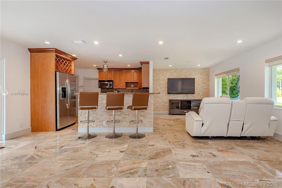 Recently Sold: $750,000 (4 beds, 2 baths, 1640 Square Feet)
