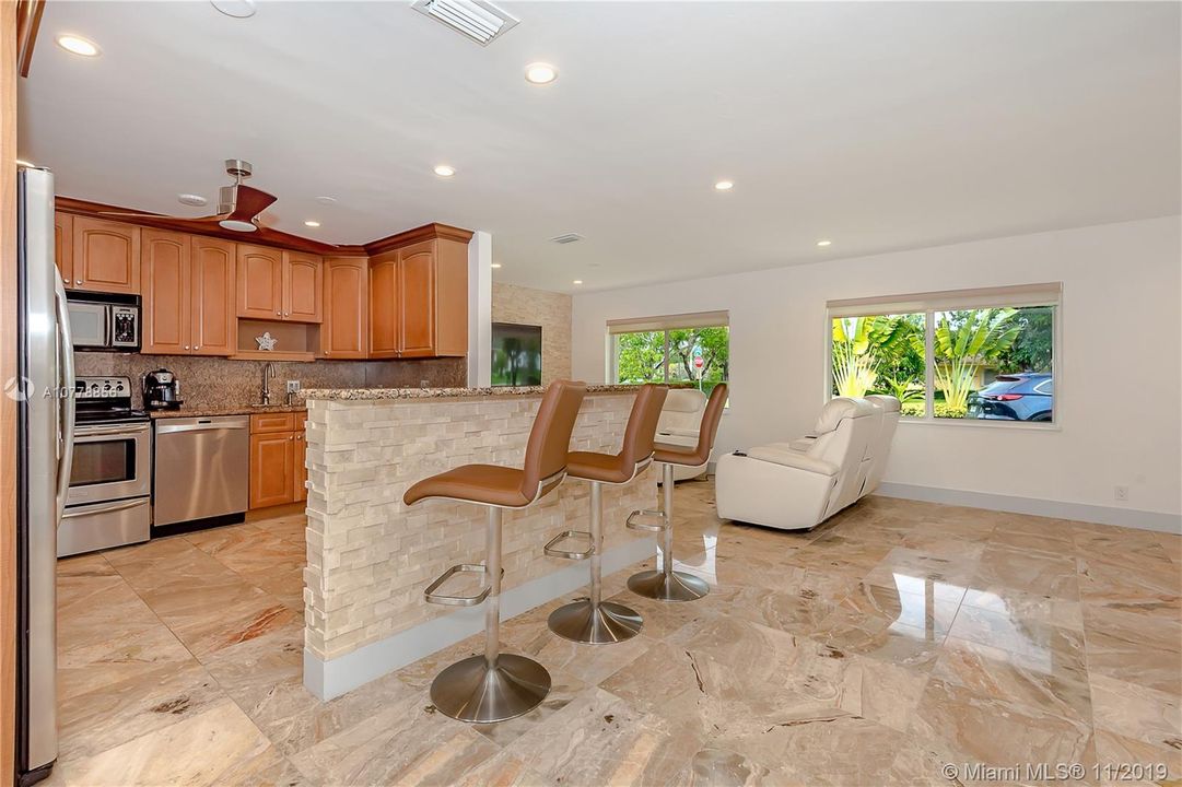 Recently Sold: $750,000 (4 beds, 2 baths, 1640 Square Feet)