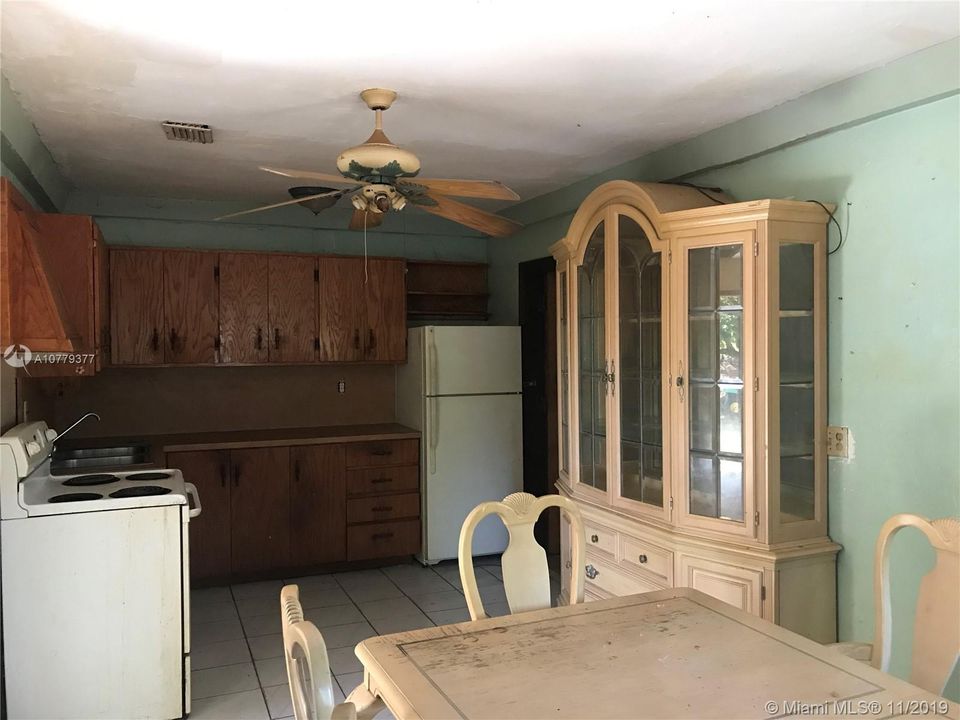 Recently Sold: $389,900 (3 beds, 2 baths, 2418 Square Feet)