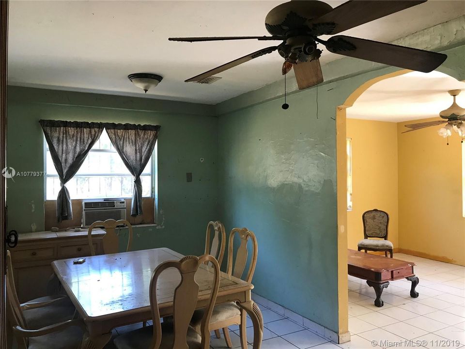 Recently Sold: $389,900 (3 beds, 2 baths, 2418 Square Feet)