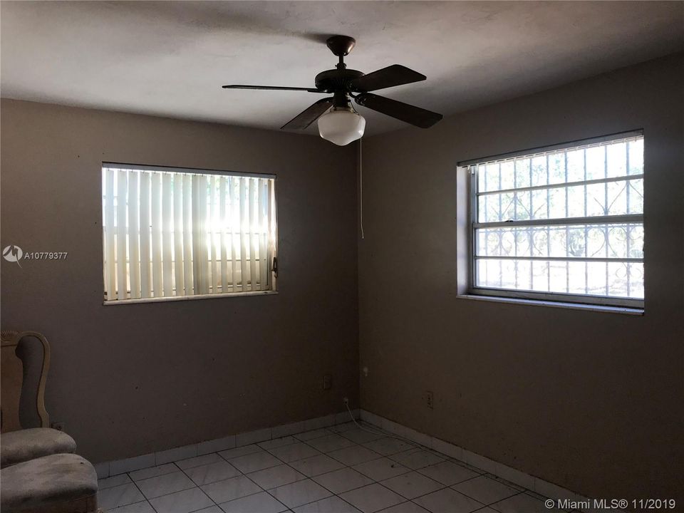 Recently Sold: $389,900 (3 beds, 2 baths, 2418 Square Feet)