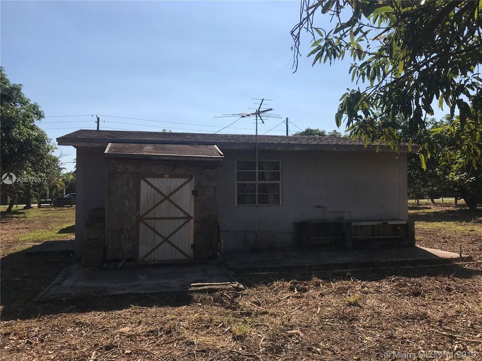 Recently Sold: $389,900 (3 beds, 2 baths, 2418 Square Feet)