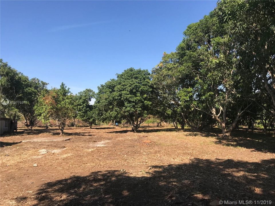 Recently Sold: $389,900 (3 beds, 2 baths, 2418 Square Feet)