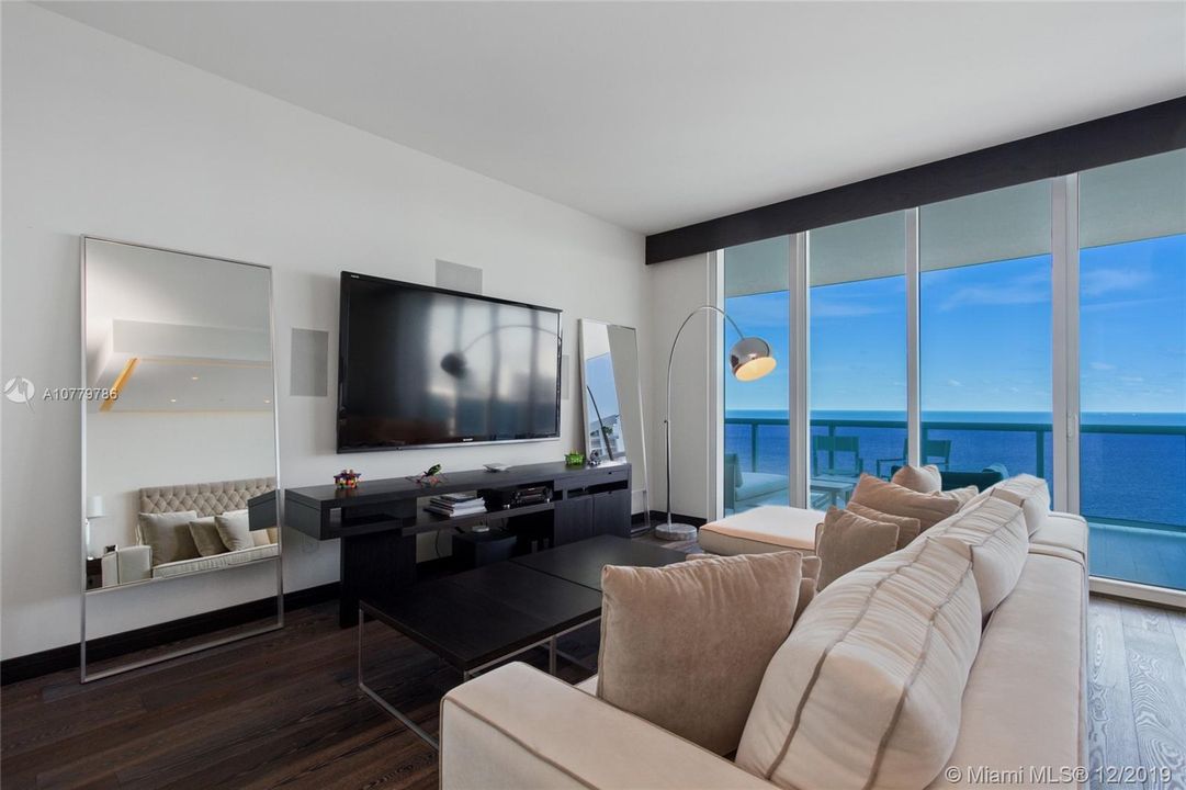 Recently Sold: $4,150,000 (5 beds, 6 baths, 4380 Square Feet)