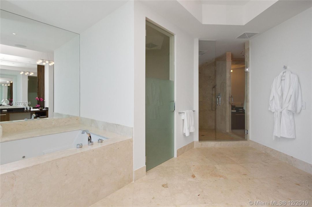Recently Sold: $4,150,000 (5 beds, 6 baths, 4380 Square Feet)