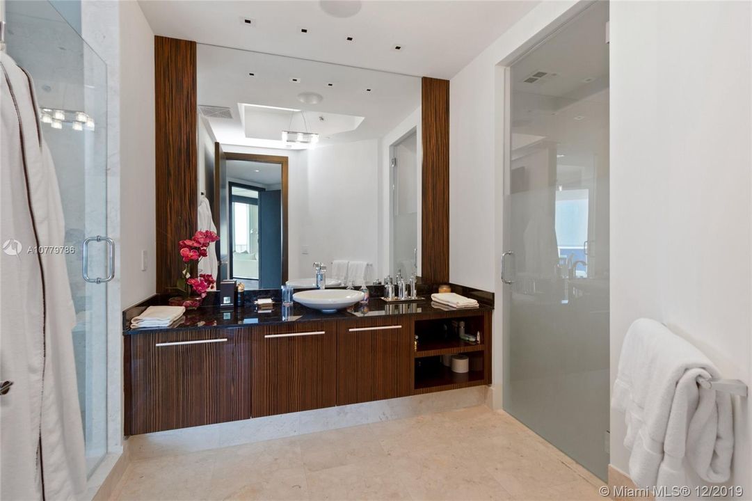 Recently Sold: $4,150,000 (5 beds, 6 baths, 4380 Square Feet)