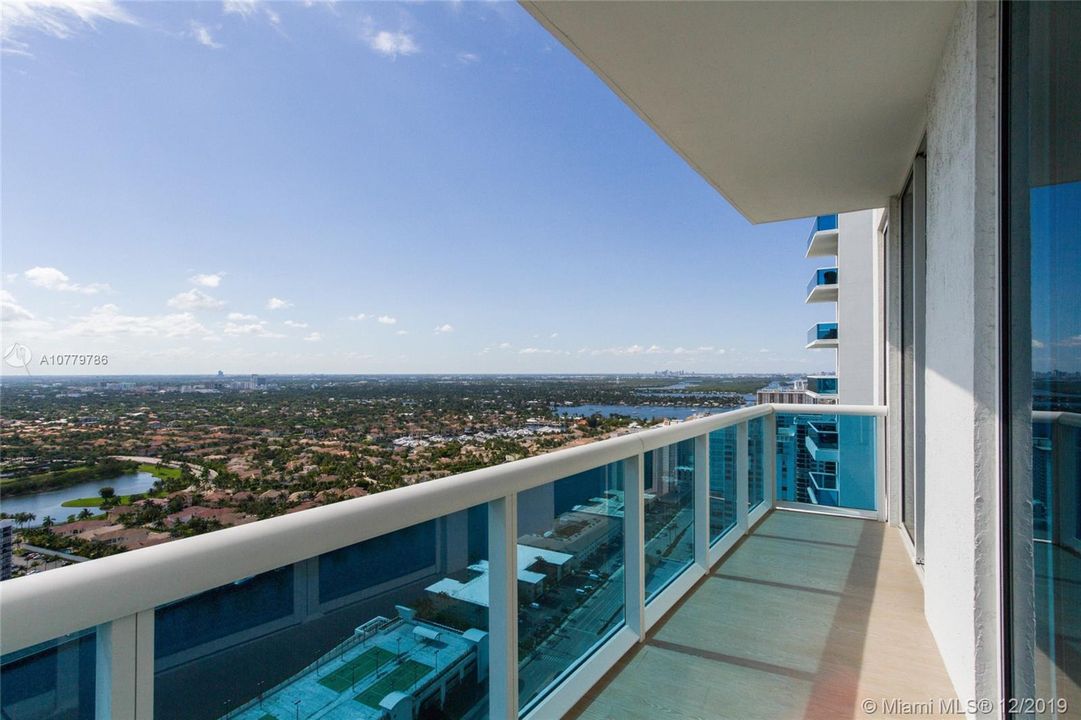 Recently Sold: $4,150,000 (5 beds, 6 baths, 4380 Square Feet)