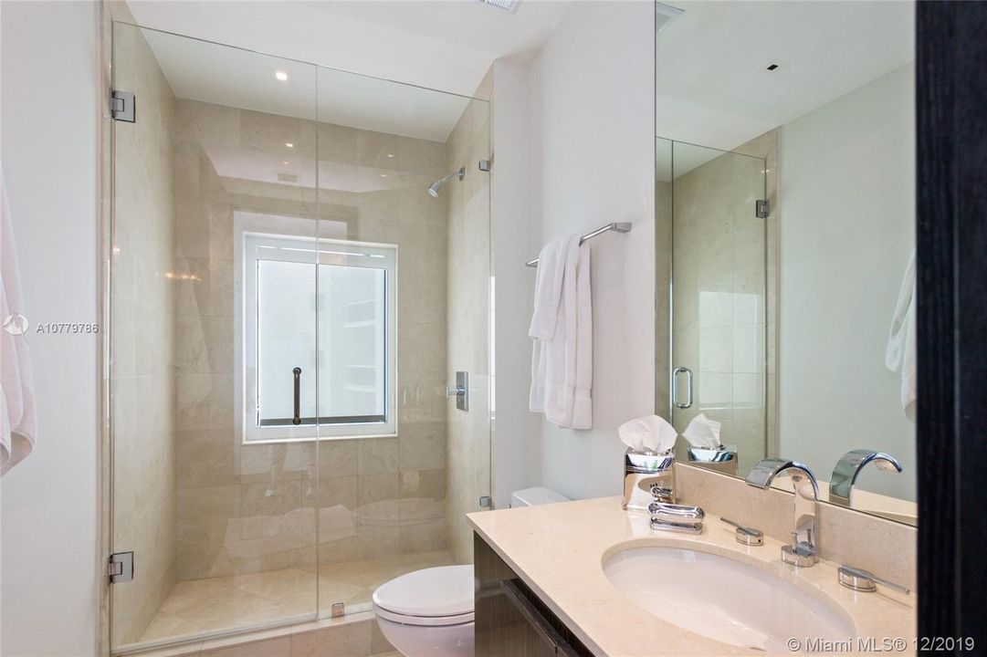 Recently Sold: $4,150,000 (5 beds, 6 baths, 4380 Square Feet)