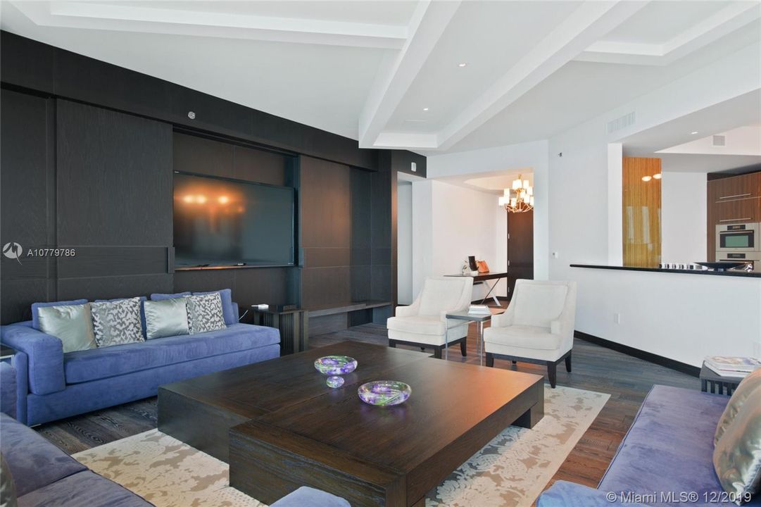 Recently Sold: $4,150,000 (5 beds, 6 baths, 4380 Square Feet)