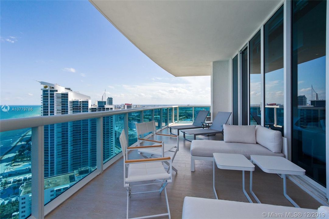 Recently Sold: $4,150,000 (5 beds, 6 baths, 4380 Square Feet)