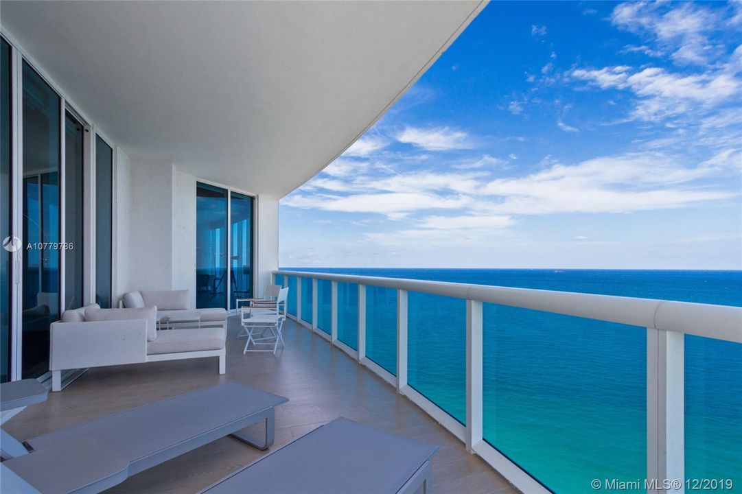 Recently Sold: $4,150,000 (5 beds, 6 baths, 4380 Square Feet)