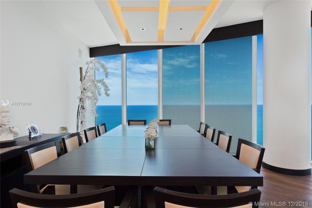 Recently Sold: $4,150,000 (5 beds, 6 baths, 4380 Square Feet)