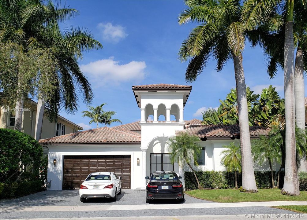 Recently Sold: $2,350,000 (5 beds, 6 baths, 4831 Square Feet)