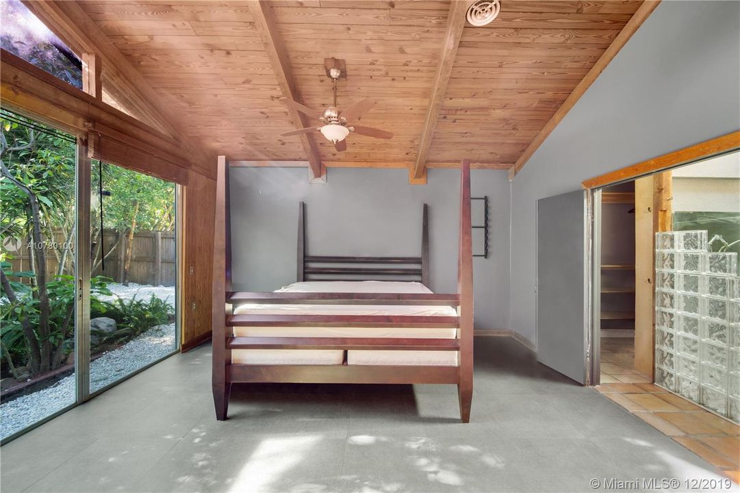 Vendido Recientemente: $267,000 (2 camas, 2 baños, 1080 Pies cuadrados)