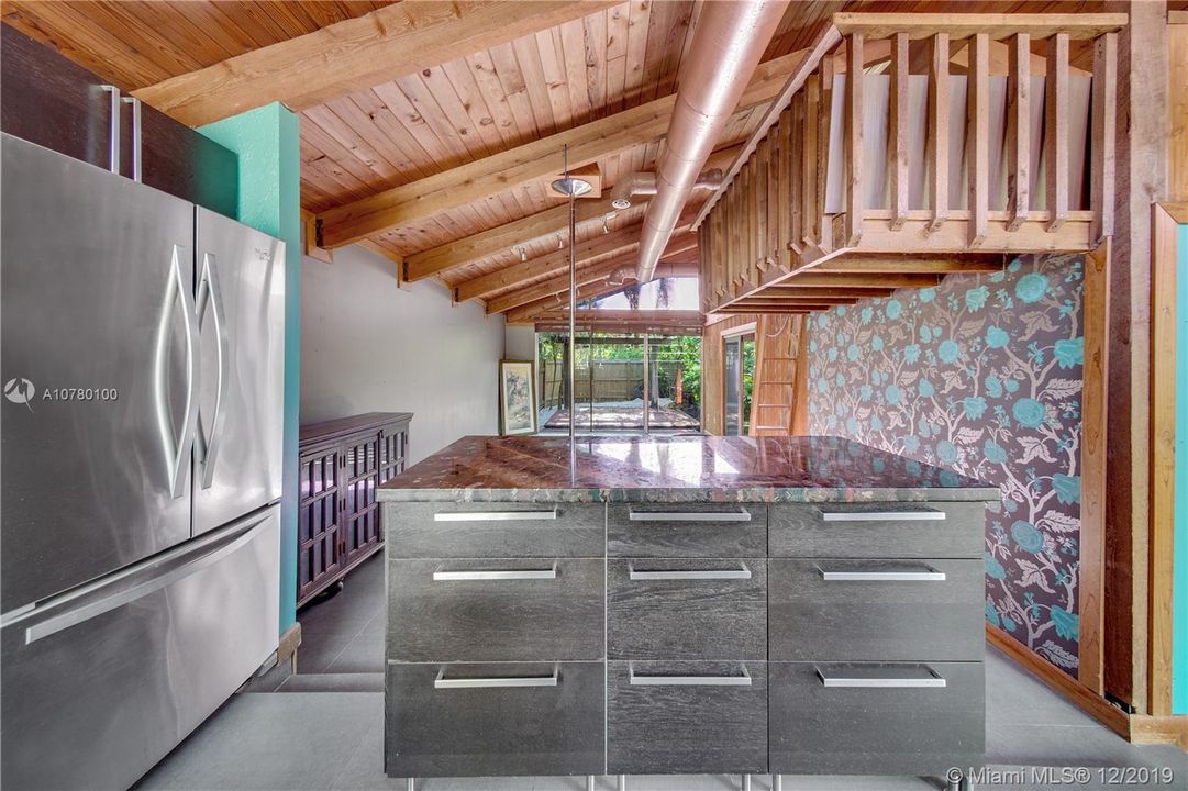 Vendido Recientemente: $267,000 (2 camas, 2 baños, 1080 Pies cuadrados)