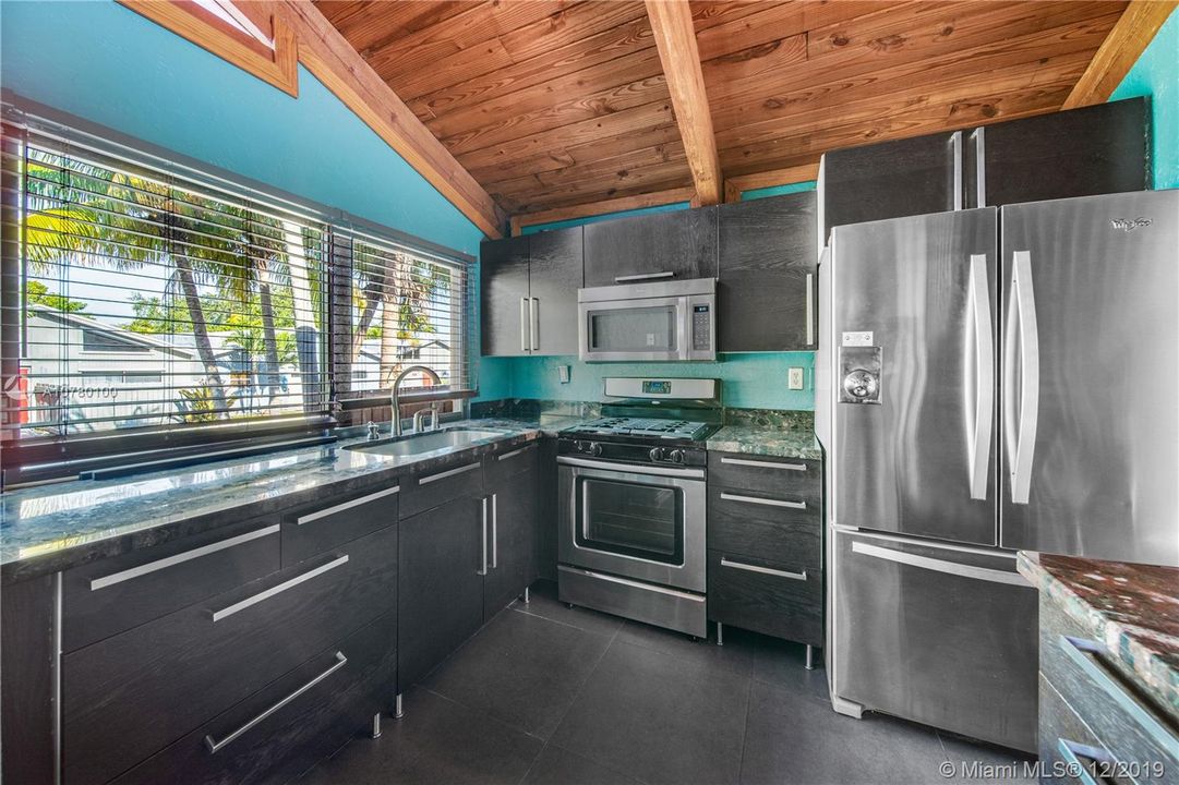 Vendido Recientemente: $267,000 (2 camas, 2 baños, 1080 Pies cuadrados)