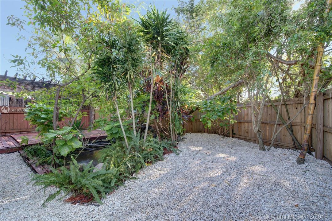 Vendido Recientemente: $267,000 (2 camas, 2 baños, 1080 Pies cuadrados)