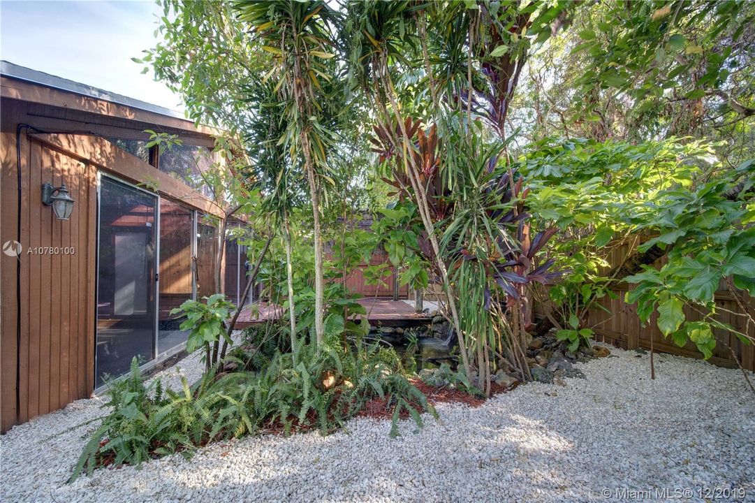 Vendido Recientemente: $267,000 (2 camas, 2 baños, 1080 Pies cuadrados)