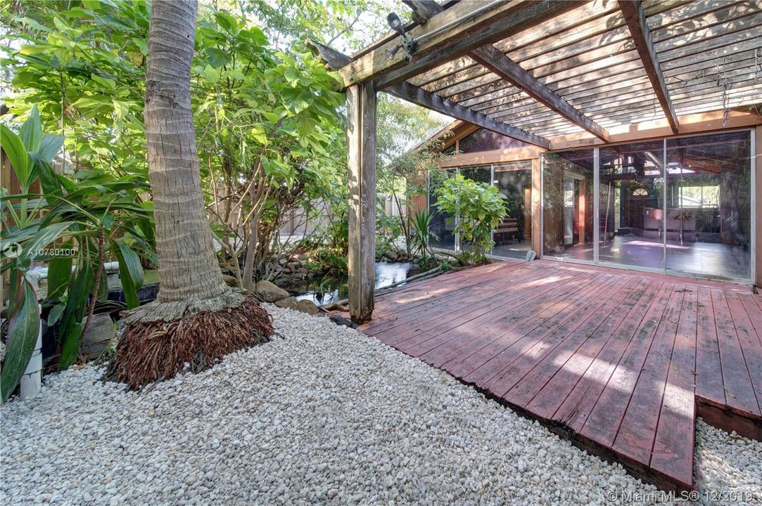 Vendido Recientemente: $267,000 (2 camas, 2 baños, 1080 Pies cuadrados)