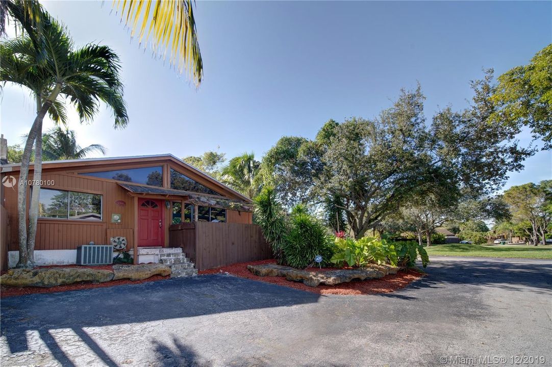Vendido Recientemente: $267,000 (2 camas, 2 baños, 1080 Pies cuadrados)