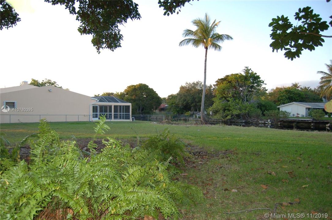 最近售出: $700,000 (0.28 acres)