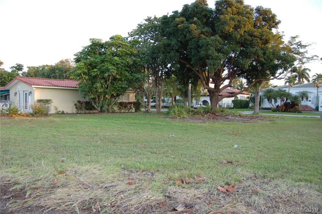 最近售出: $700,000 (0.28 acres)