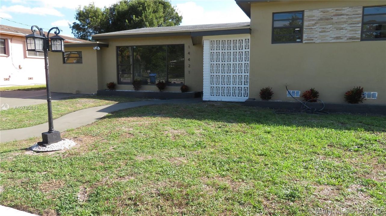 Recently Sold: $410,000 (3 beds, 2 baths, 2813 Square Feet)