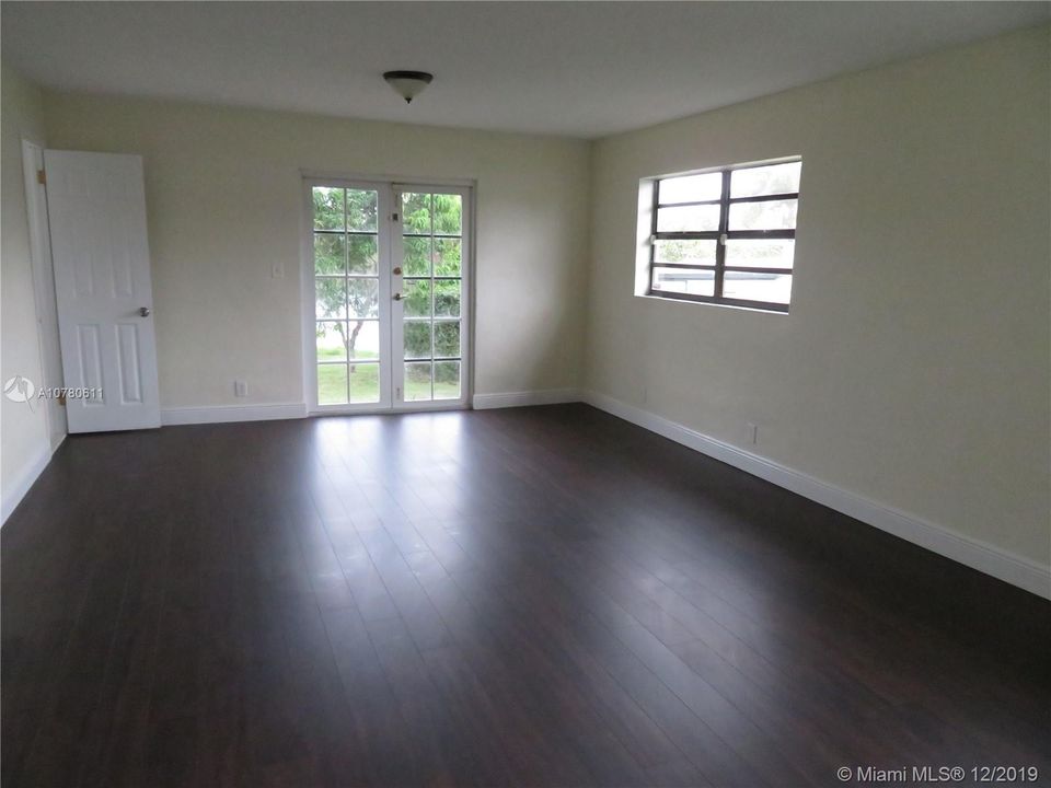 Recently Sold: $410,000 (3 beds, 2 baths, 2813 Square Feet)