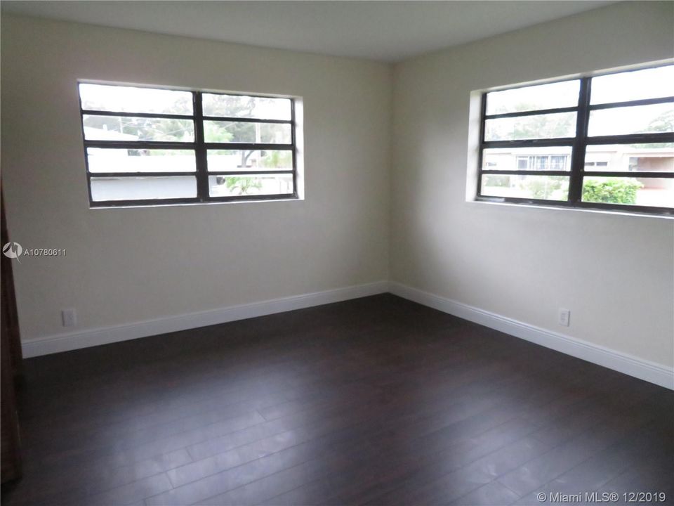 Recently Sold: $410,000 (3 beds, 2 baths, 2813 Square Feet)