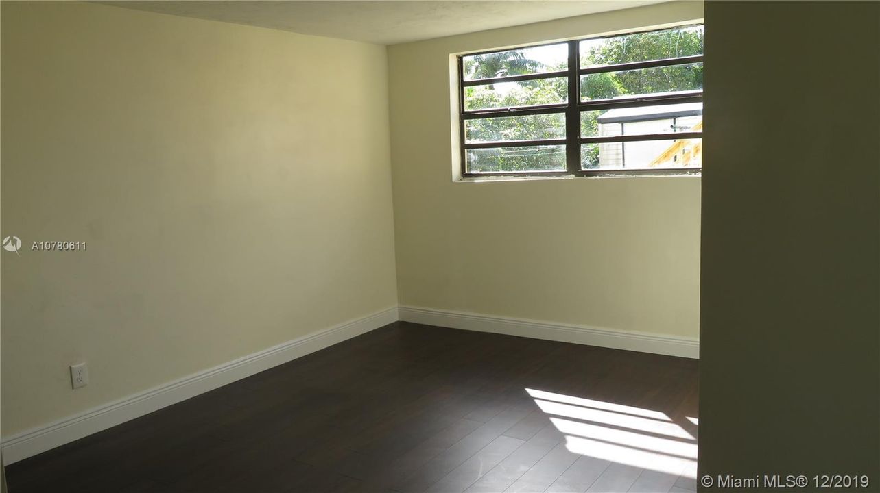 Recently Sold: $410,000 (3 beds, 2 baths, 2813 Square Feet)