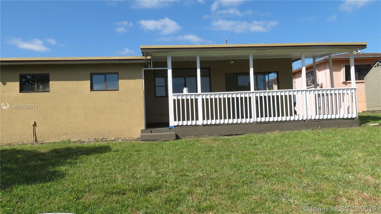Recently Sold: $410,000 (3 beds, 2 baths, 2813 Square Feet)