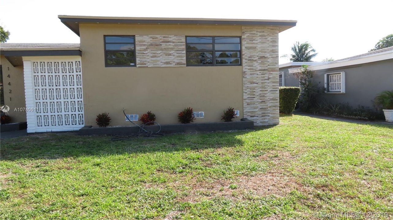 Recently Sold: $410,000 (3 beds, 2 baths, 2813 Square Feet)