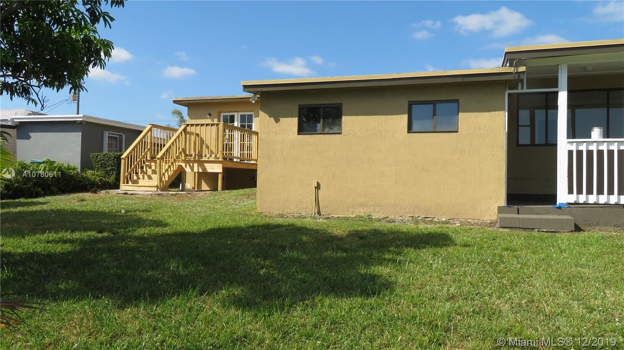 Recently Sold: $410,000 (3 beds, 2 baths, 2813 Square Feet)