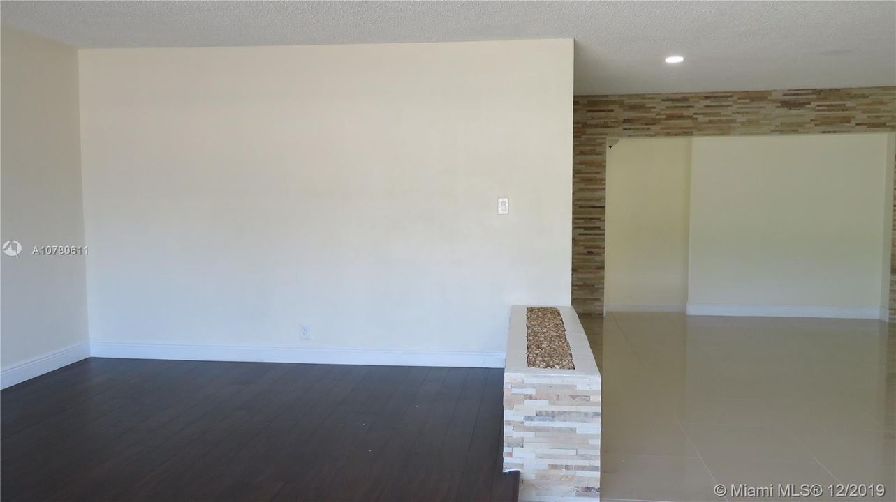 Recently Sold: $410,000 (3 beds, 2 baths, 2813 Square Feet)