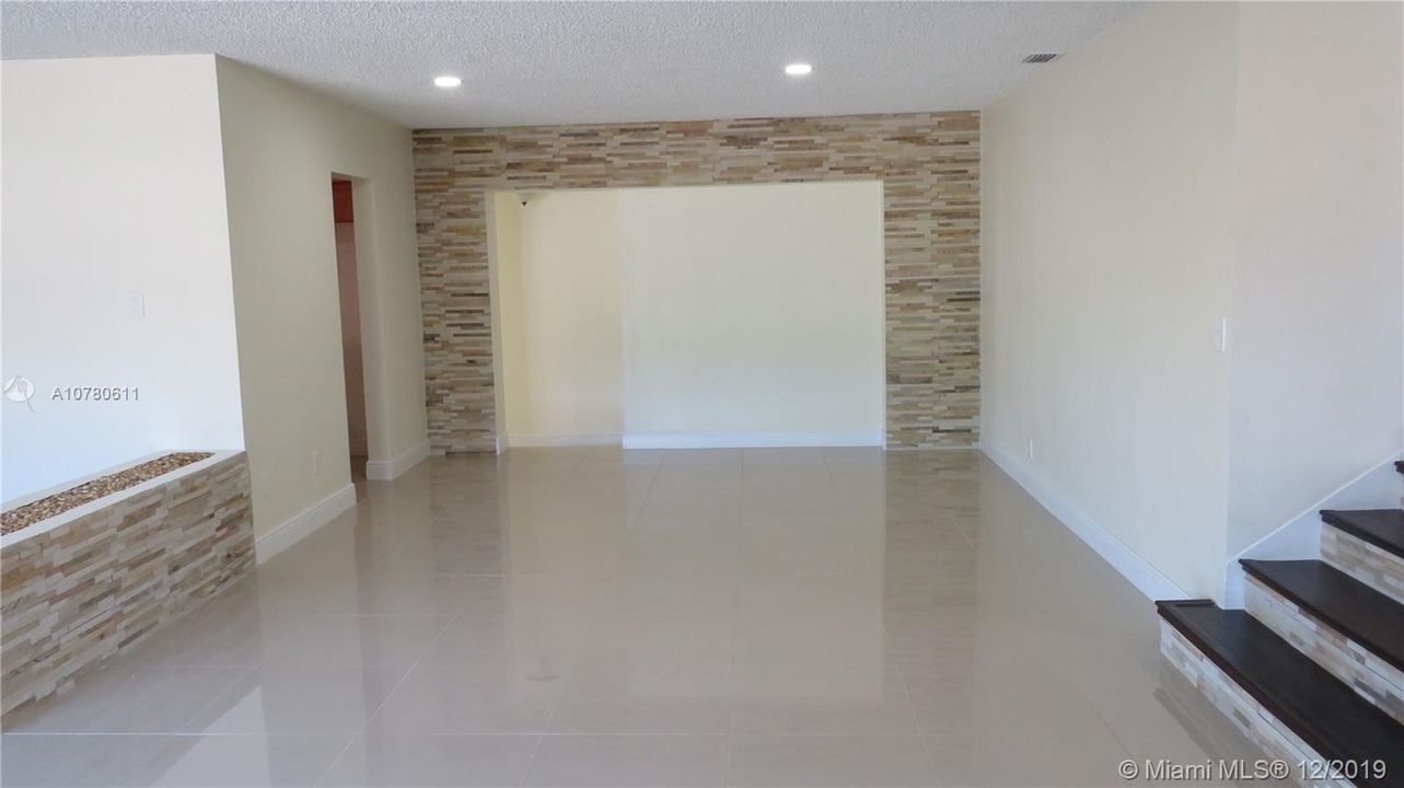 Recently Sold: $410,000 (3 beds, 2 baths, 2813 Square Feet)