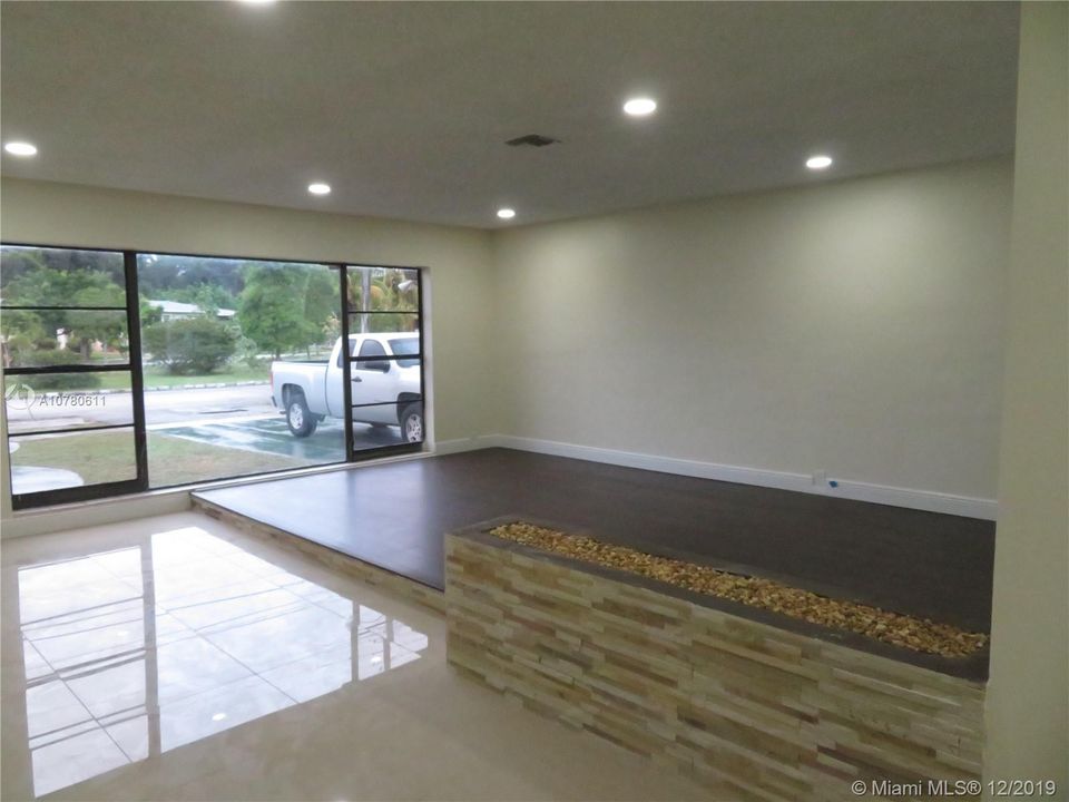 Recently Sold: $410,000 (3 beds, 2 baths, 2813 Square Feet)