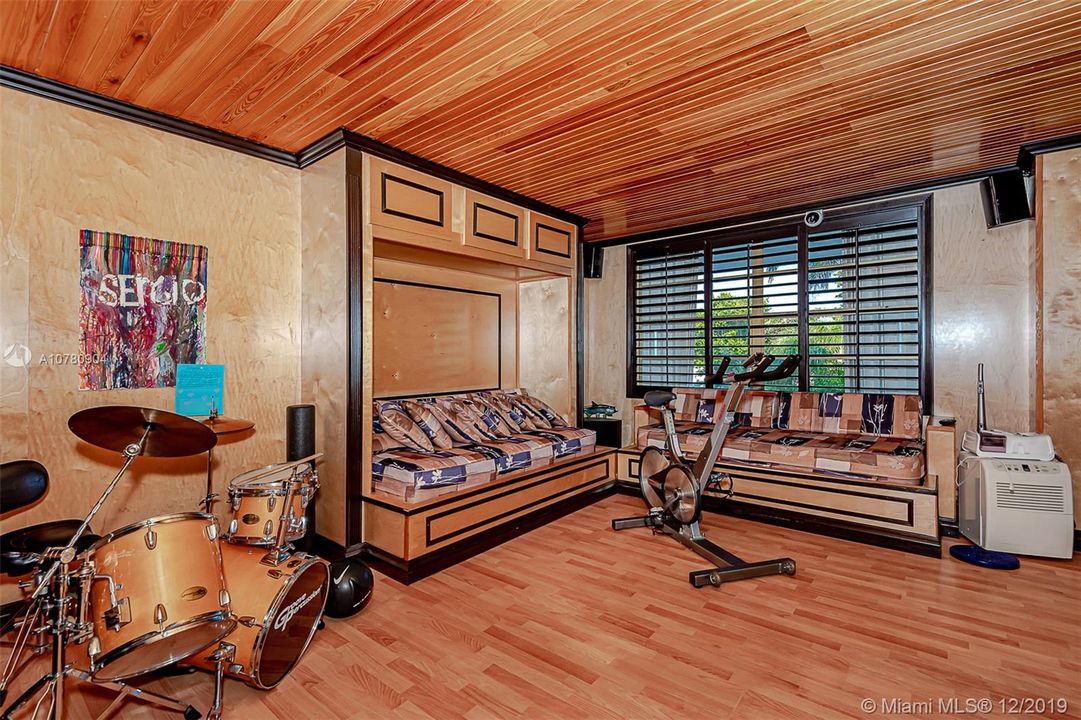 Recently Sold: $500,000 (2 beds, 2 baths, 1260 Square Feet)