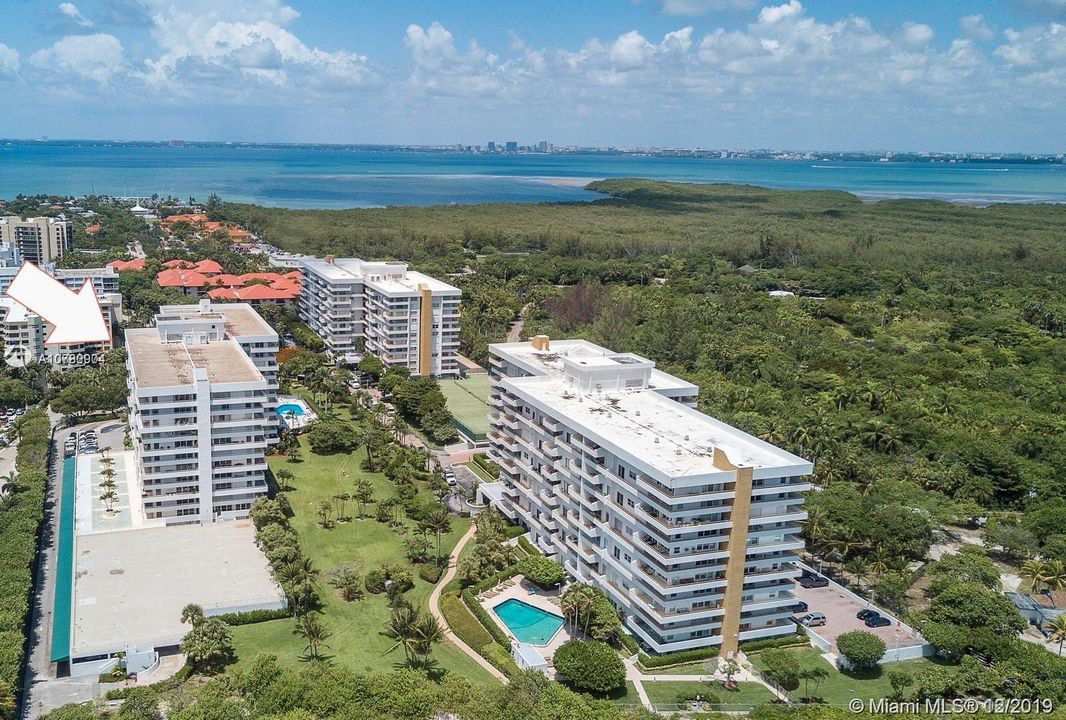 Recently Sold: $500,000 (2 beds, 2 baths, 1260 Square Feet)