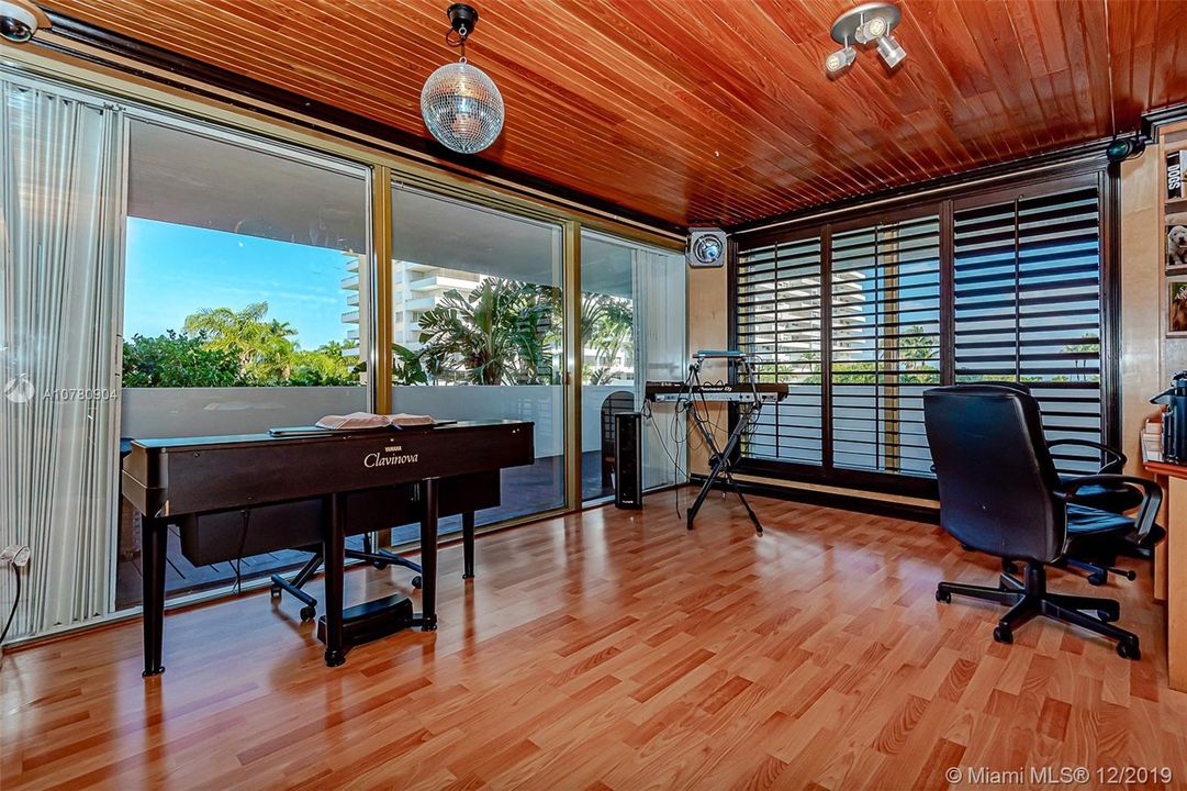 Recently Sold: $500,000 (2 beds, 2 baths, 1260 Square Feet)