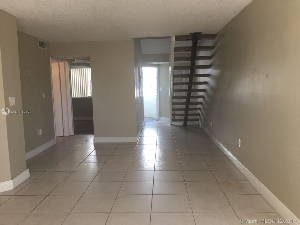 Recently Rented: $1,590 (3 beds, 2 baths, 1346 Square Feet)