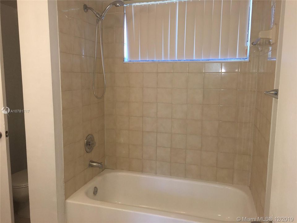 Recently Rented: $1,590 (3 beds, 2 baths, 1346 Square Feet)