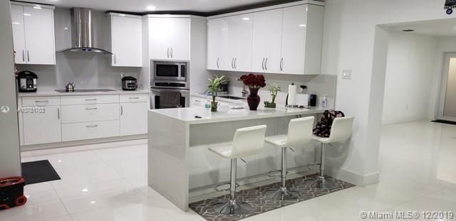 Vendido Recientemente: $430,000 (4 camas, 3 baños, 2841 Pies cuadrados)