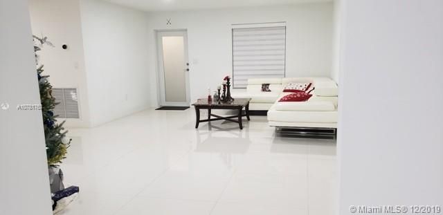 Vendido Recientemente: $430,000 (4 camas, 3 baños, 2841 Pies cuadrados)