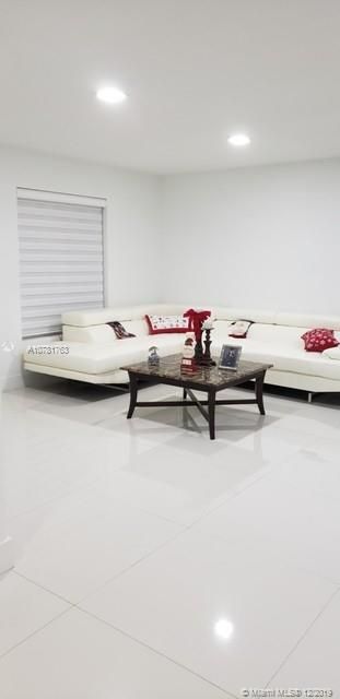 Vendido Recientemente: $430,000 (4 camas, 3 baños, 2841 Pies cuadrados)
