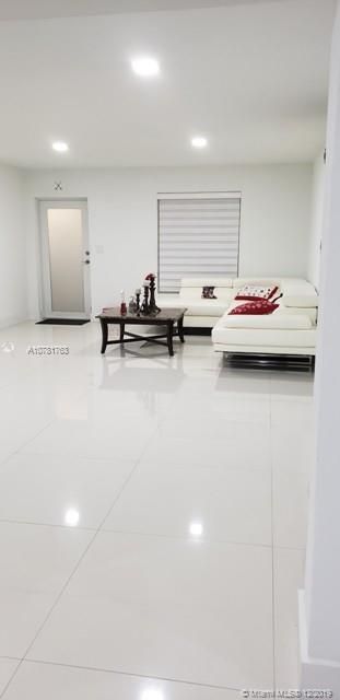 Vendido Recientemente: $430,000 (4 camas, 3 baños, 2841 Pies cuadrados)