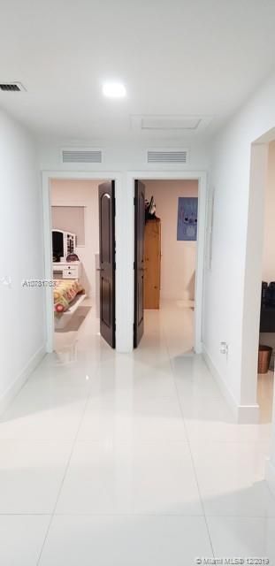 Vendido Recientemente: $430,000 (4 camas, 3 baños, 2841 Pies cuadrados)