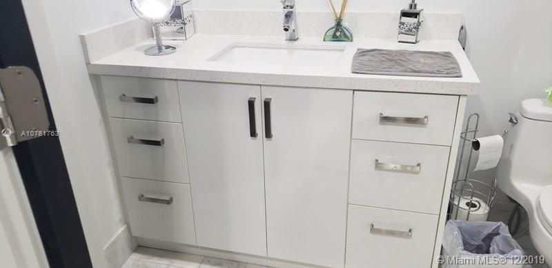 Vendido Recientemente: $430,000 (4 camas, 3 baños, 2841 Pies cuadrados)