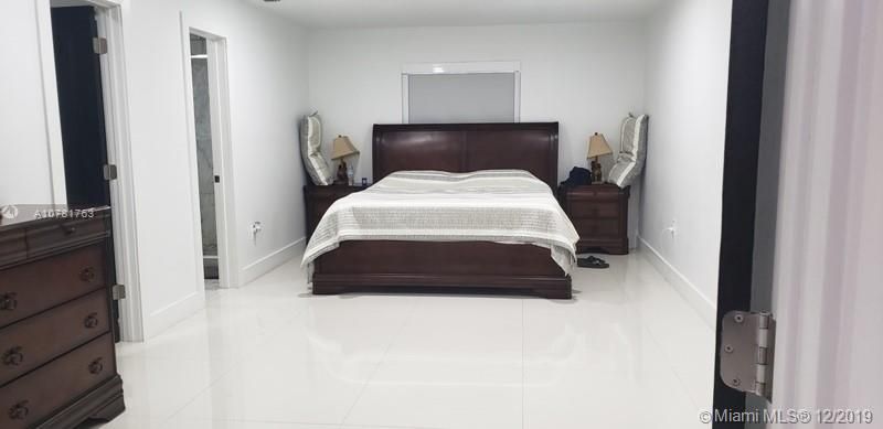 Vendido Recientemente: $430,000 (4 camas, 3 baños, 2841 Pies cuadrados)