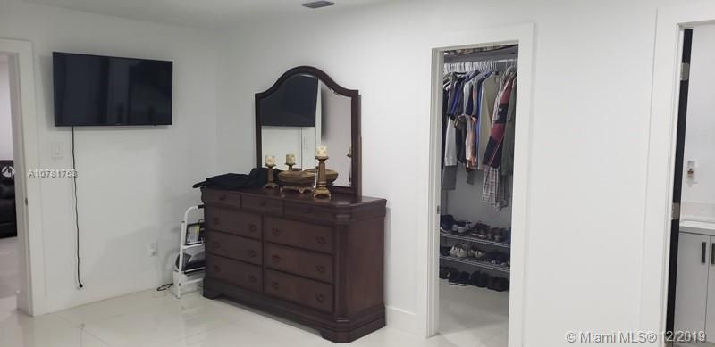 Vendido Recientemente: $430,000 (4 camas, 3 baños, 2841 Pies cuadrados)